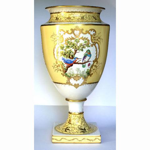 Vase with birds