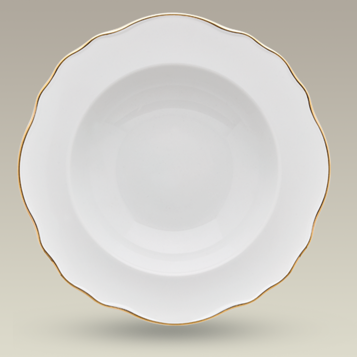 9" Scalloped Rim plate with Gold Trim